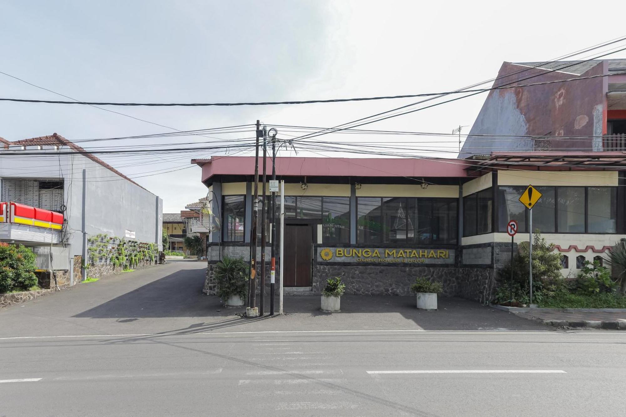 Oyo Bunga Matahari Guest House And Hotel Batu  Exterior photo