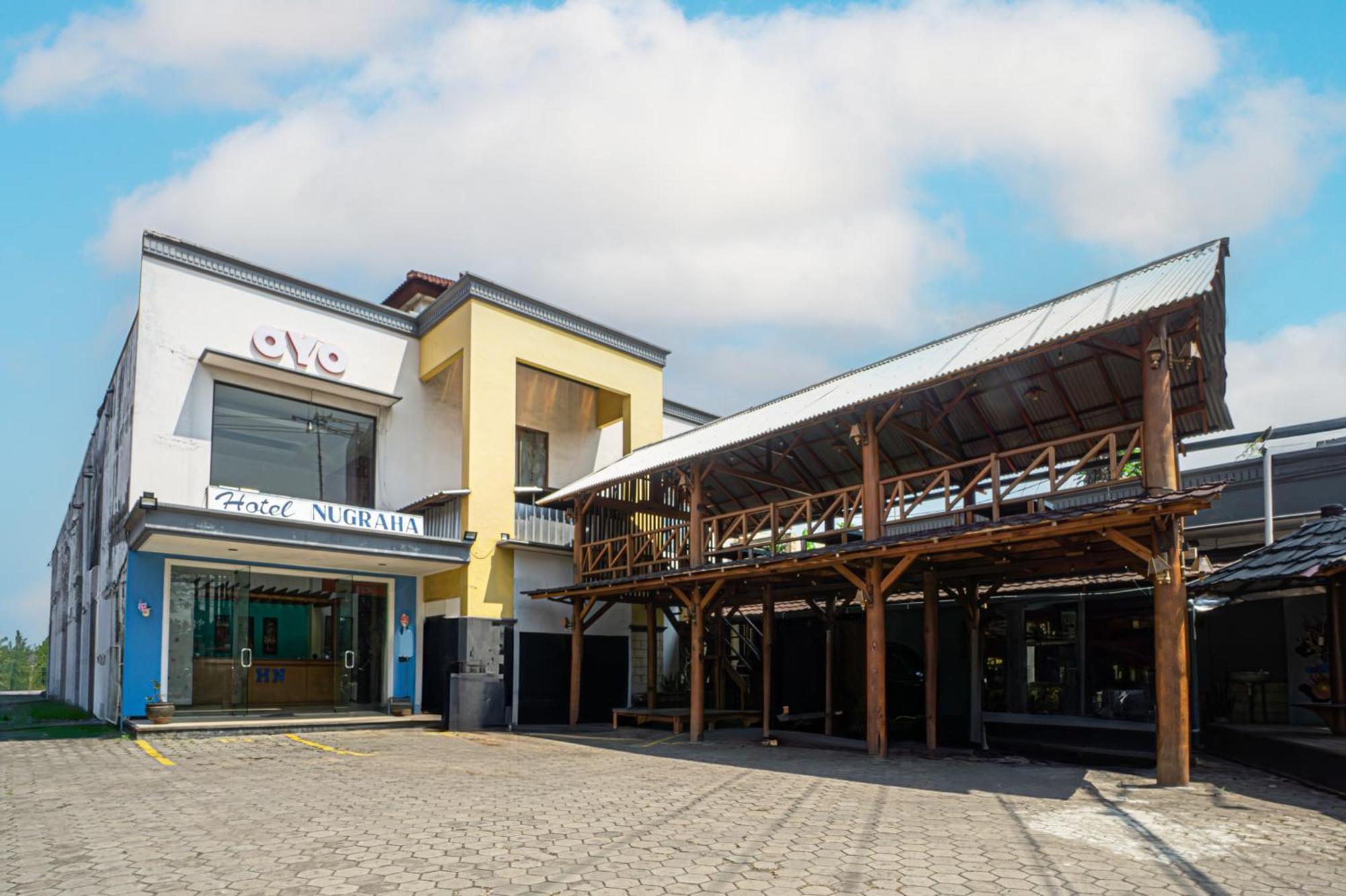 Oyo Bunga Matahari Guest House And Hotel Batu  Exterior photo